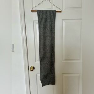NWT Abercrombie & Fitch Gray Textured Long Knit Scarf